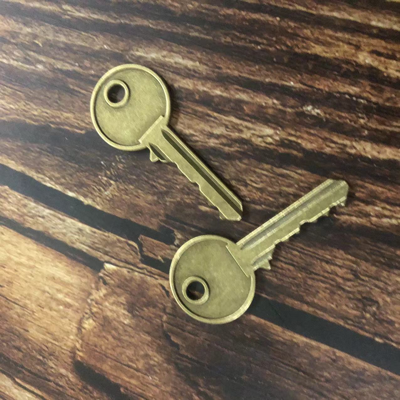 暗区突围主客房钥匙模型 机密文件金魔方古铜钥匙挂件金属道具