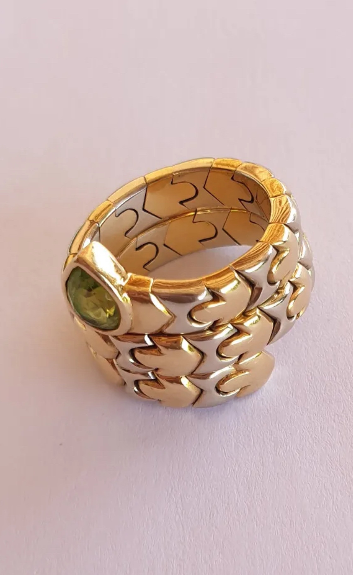 宝格丽18k金双色款蛇戒 镶嵌绿色橄榄石