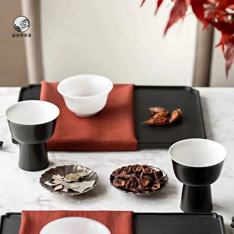 现代新中式黑红高脚陶瓷餐具套装摆件样板间酒店餐厅桌面软装饰品