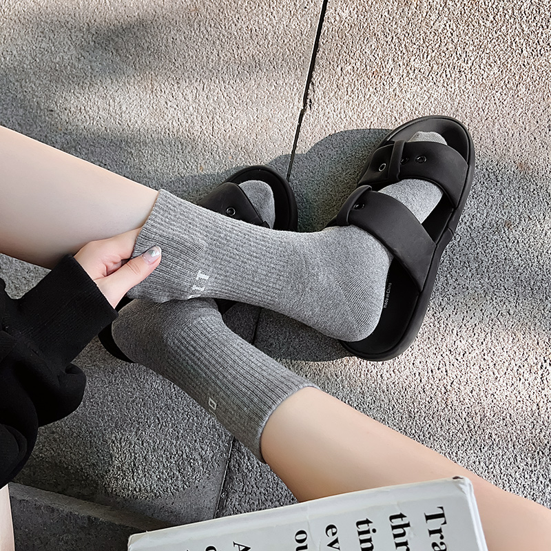 袜子女中筒袜秋冬日系外穿韩版字母长筒运动风灰色搭配鲨鱼裤棉袜