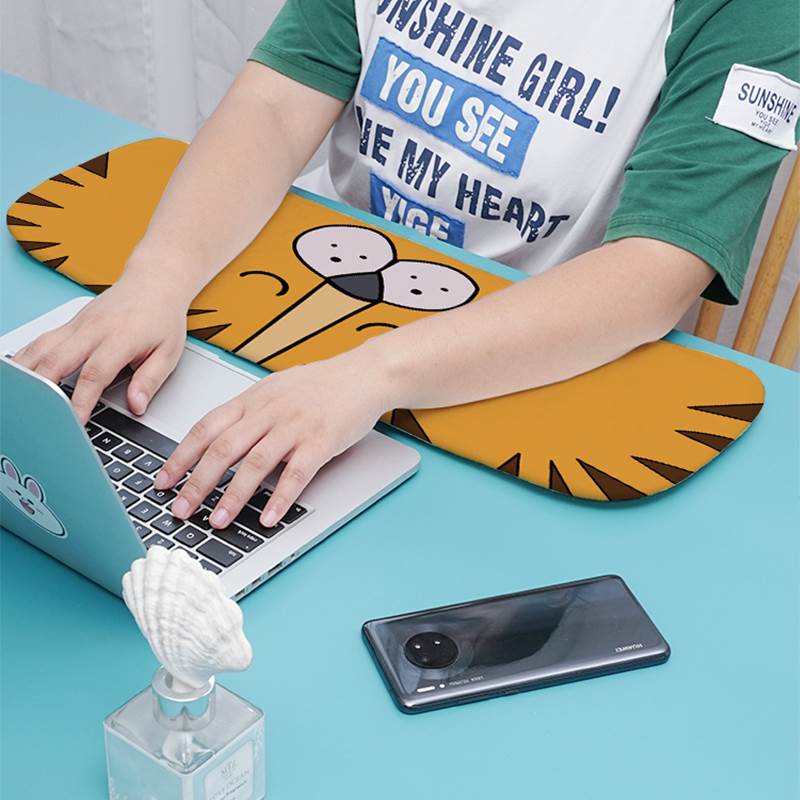 网红卡通海绵手胳膊肘垫垫键盘滑鼠模型公桌面护肘托护腕趴睡滑鼠
