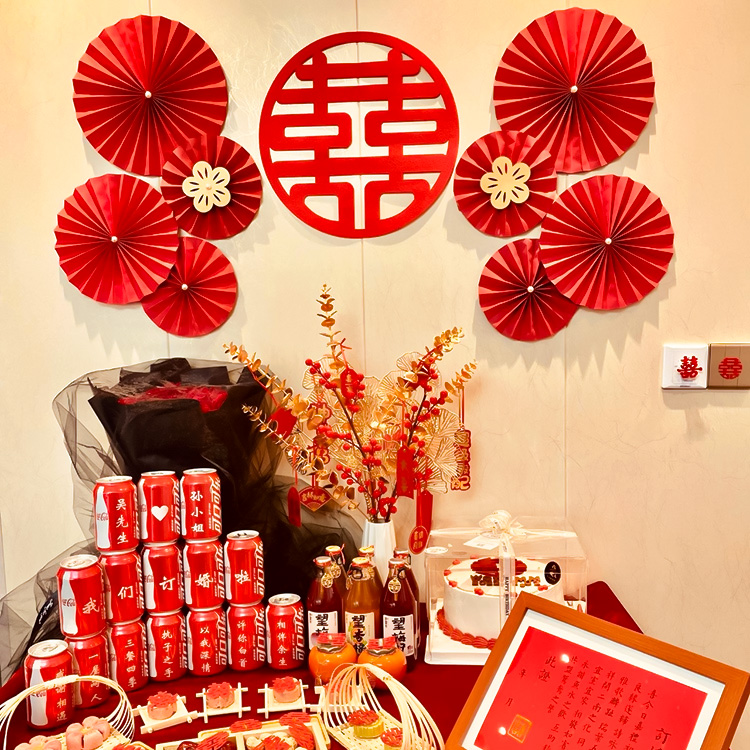 中式订婚宴红色桌布喜字结婚礼喜庆纸扇花装饰布置背景墙用品大全