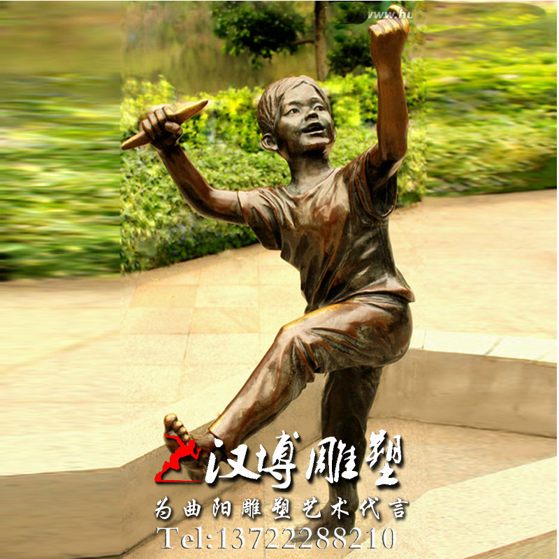 童趣雕塑放风筝小孩玩耍嬉戏游戏雕塑公园广场田园景观玻璃钢雕塑