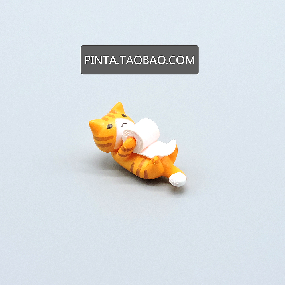 日本正版躺着卷纸的小黄猫 高约3.5厘米 迷你玩偶 办公桌萌物猫咪