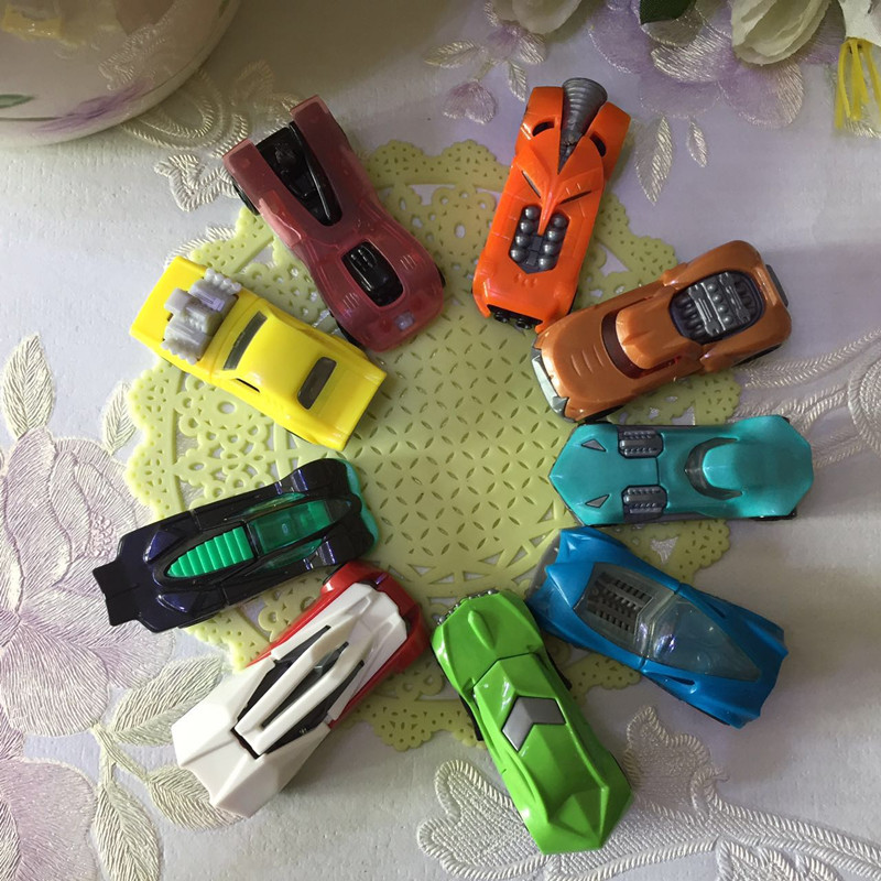 健达奇趣蛋拆出的小玩具风火轮赛车小汽车摆件