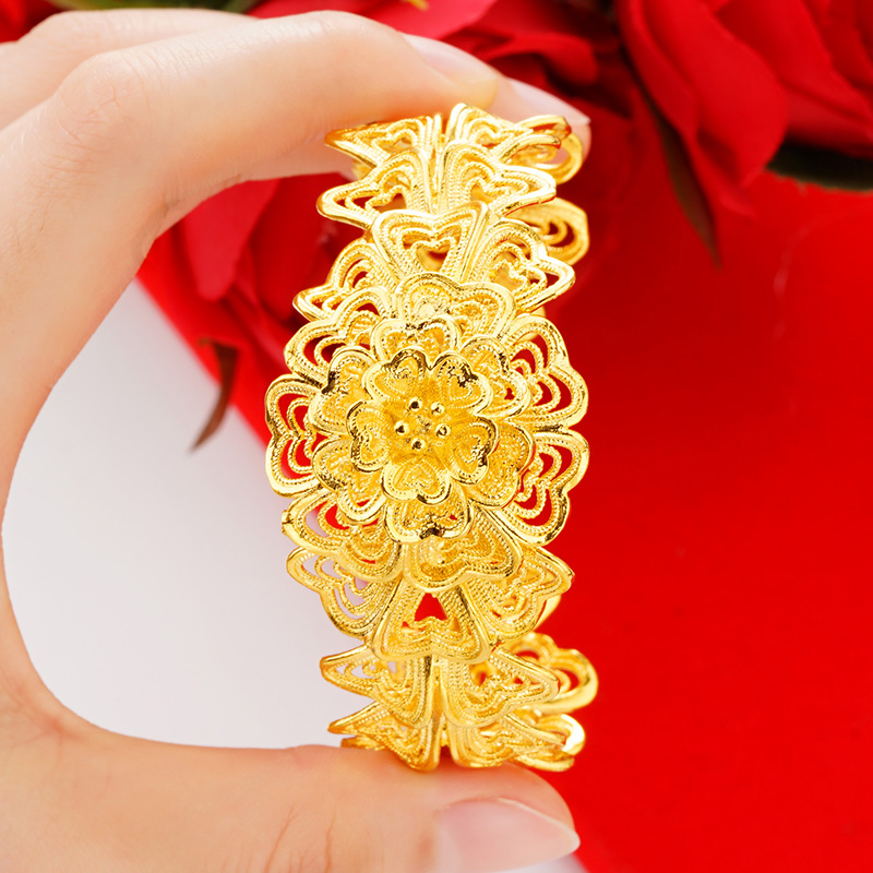 新款越南沙金花型手镯女士经典镂空花朵镯子仿真黄金新娘婚庆饰品