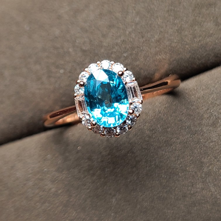 天然风信子戒指 闪是风信子的特点 火彩好 全净 颜色超越海蓝宝石