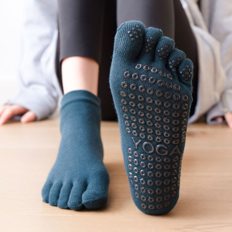 新款秋冬推荐精梳棉全包五指袜点胶舞蹈瑜伽袜运动袜室内健身袜子