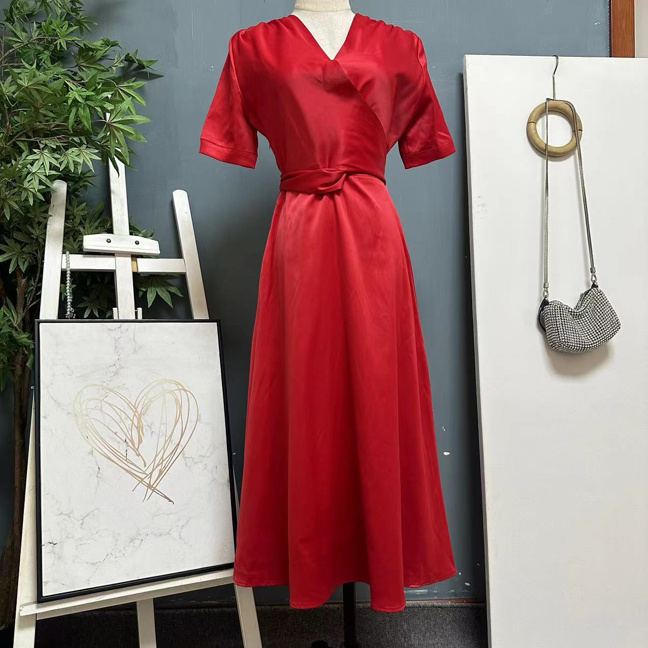 欧美大牌风女装轻奢洋气绑带V领短袖红色连衣裙明星气质裙子0220