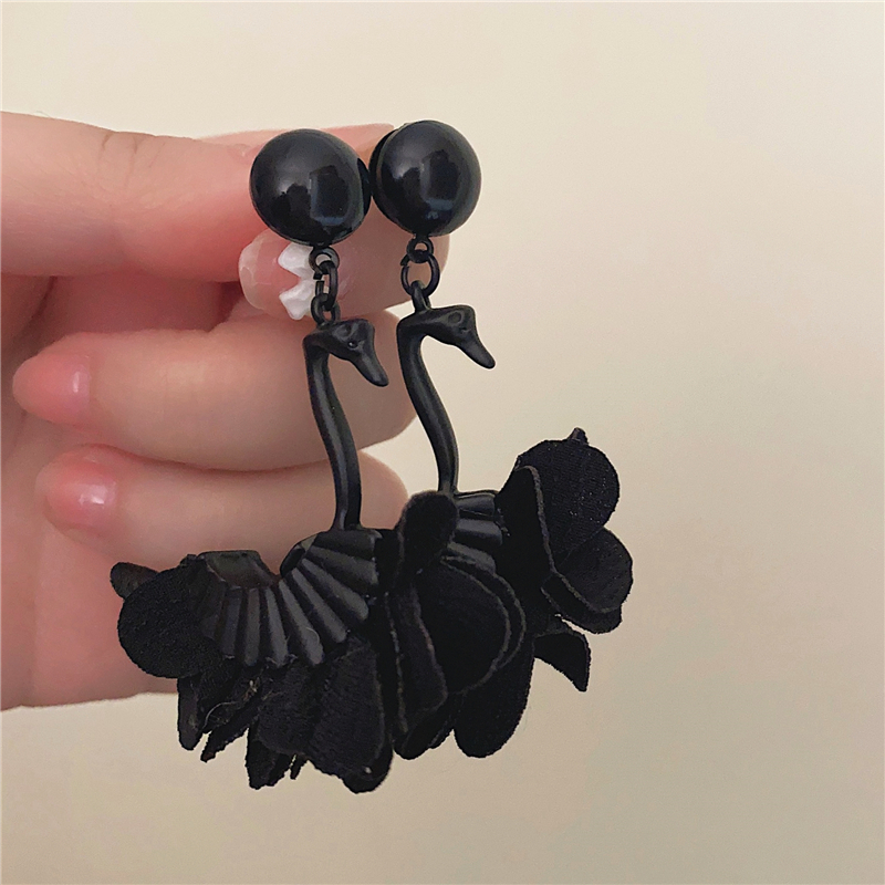 黑天鹅 个性法式复古布艺高级感耳环 小众设计仙气时髦夸张耳钉女