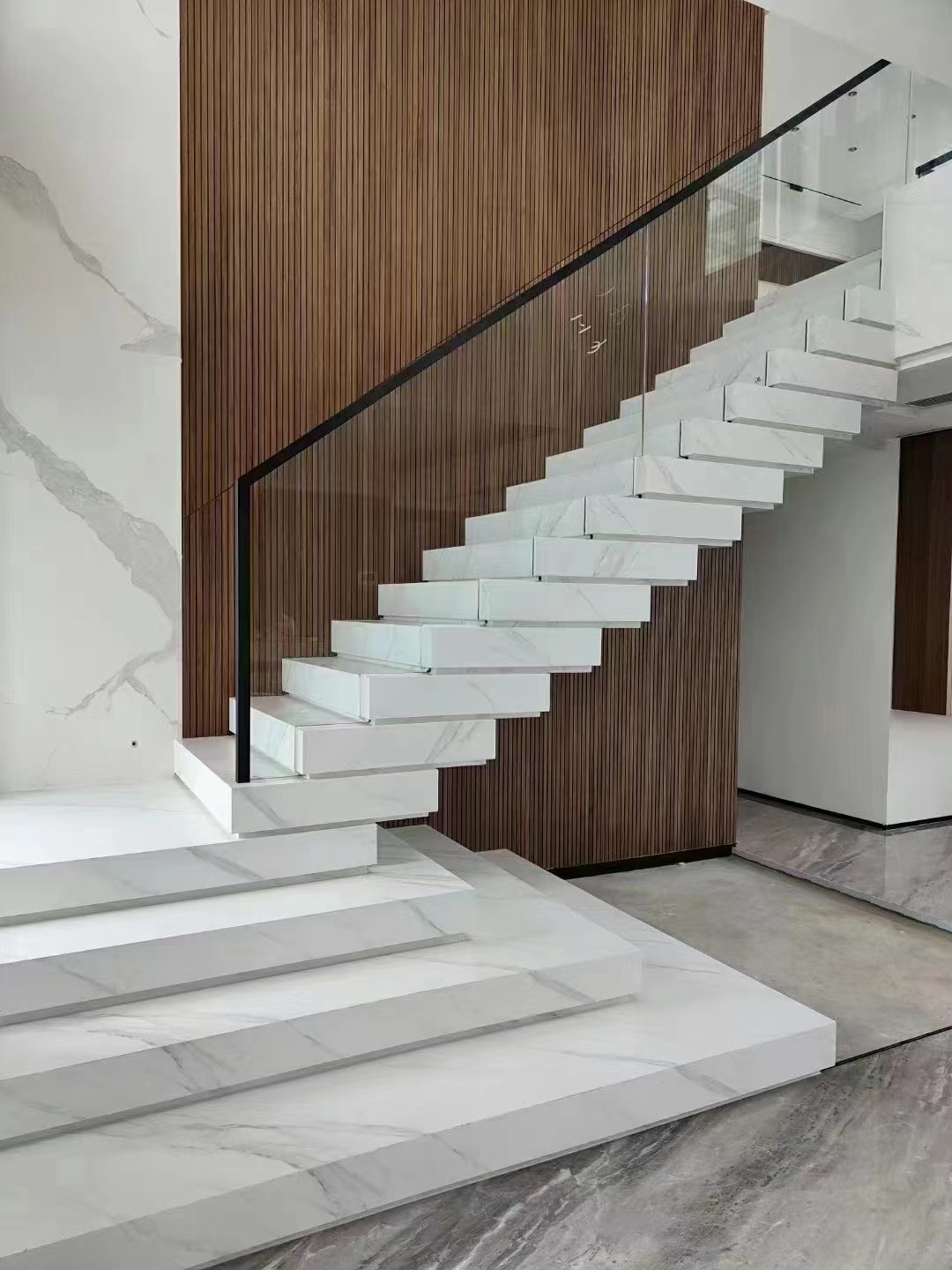 成都定制叠式叠加楼梯钢板石材岩板实木极简别墅跃层公寓悬浮楼梯