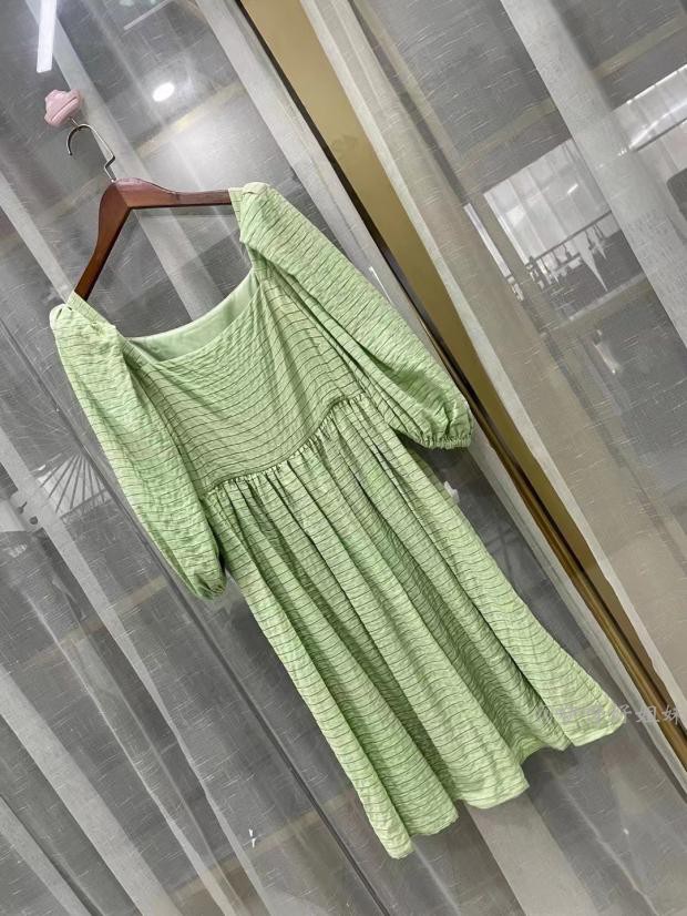 咿呀好姐妹 丹麦设计SG 一道绿光 鼠尾草蓬蓬袖连衣裙垂感好