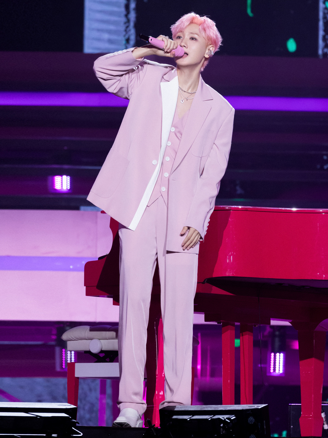 汪苏泷同款演出舞台歌手年会艺考发型师团队宽松粉色西服套装1074
