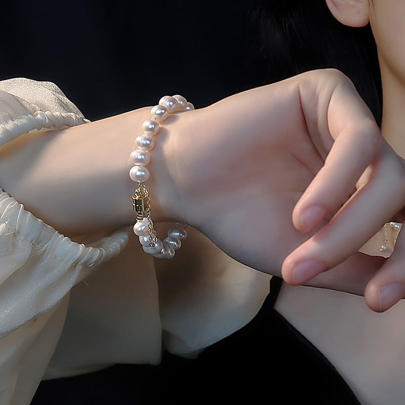 淡水珍珠手链女轻奢小众ot扣精致高级感手串法式复古气质手饰配饰