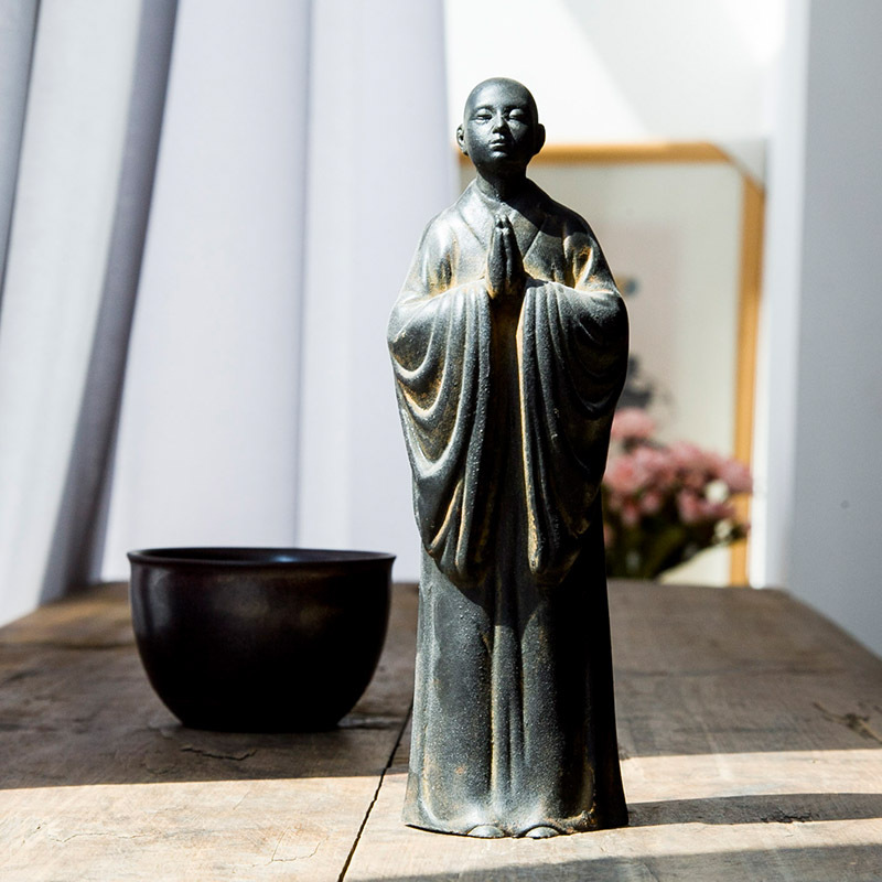 禅意中式双手合十僧侣和尚阿弥陀佛茶桌面摆件纯手工仿铸铁工艺品