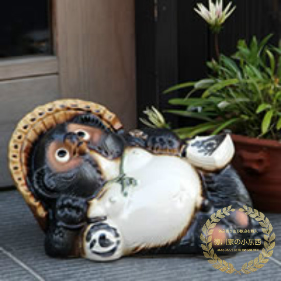 日本代购传统和风信乐烧侧卧的狸猫缘起陶瓷摆件宽约35厘米