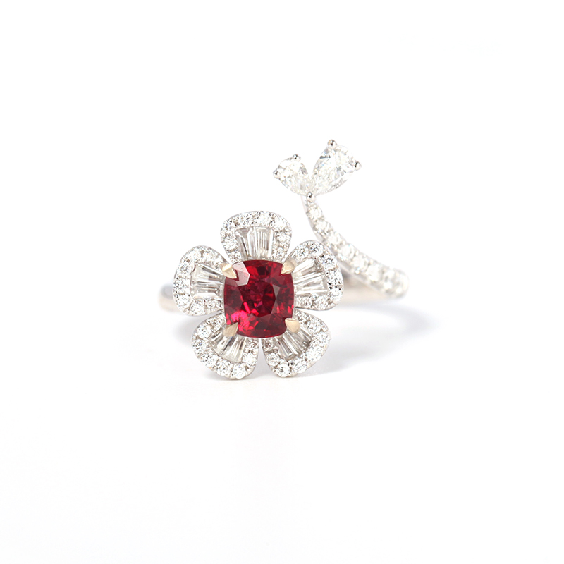 福泰珠宝 0.90ct红色尖晶石18k金镶钻异形钻石开口花型戒指