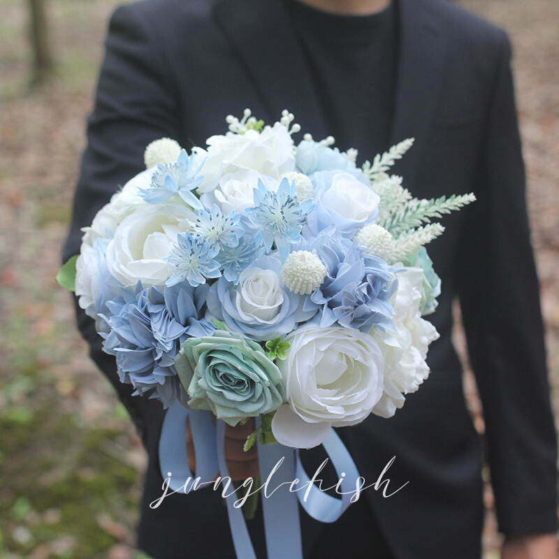 蓝浅蓝白色手捧花仿真玫瑰花新娘登记求婚结婚花束婚礼道具