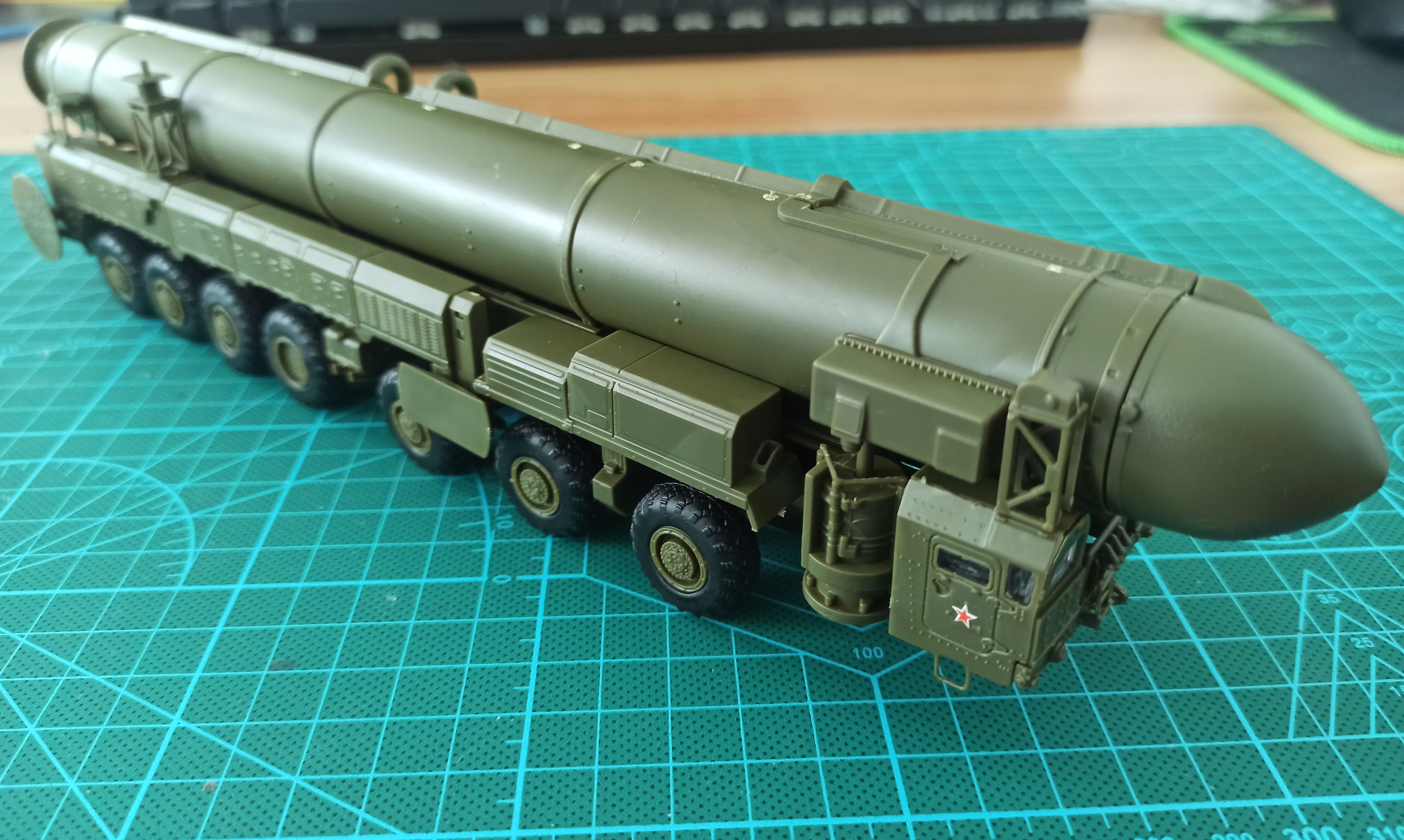 包邮成品塑料1比72模型苏联俄罗斯白杨洲际弹道导弹发射车