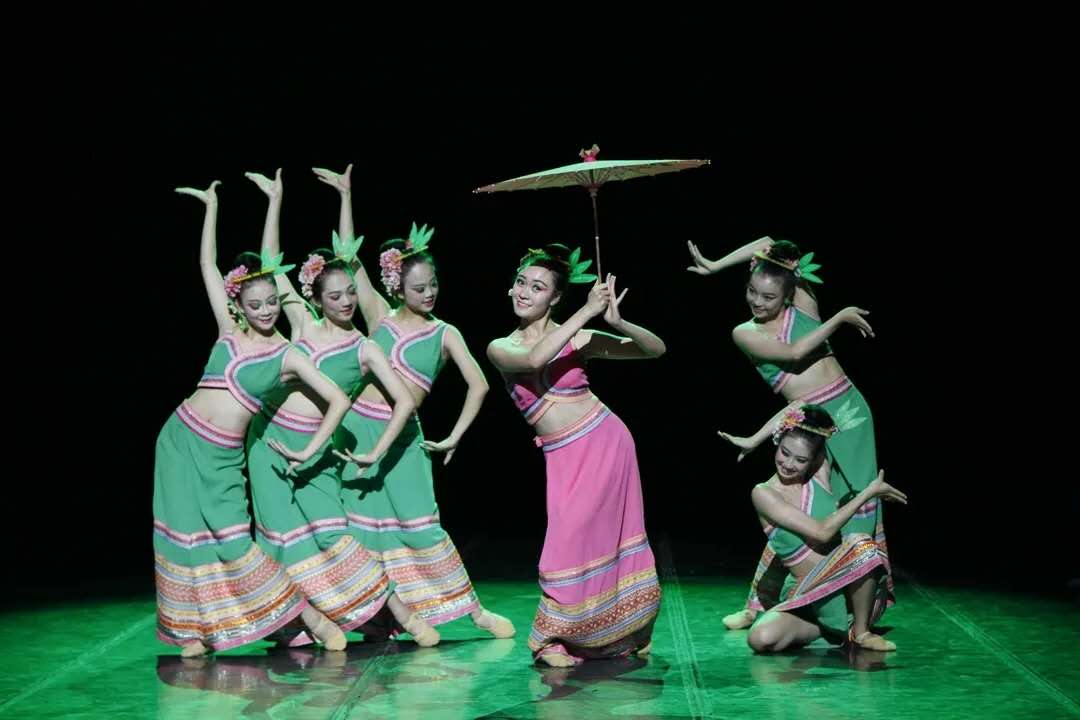 《勐尤芬芭美》群舞舞蹈服定制西双版纳少数民族傣族舞台演出服装