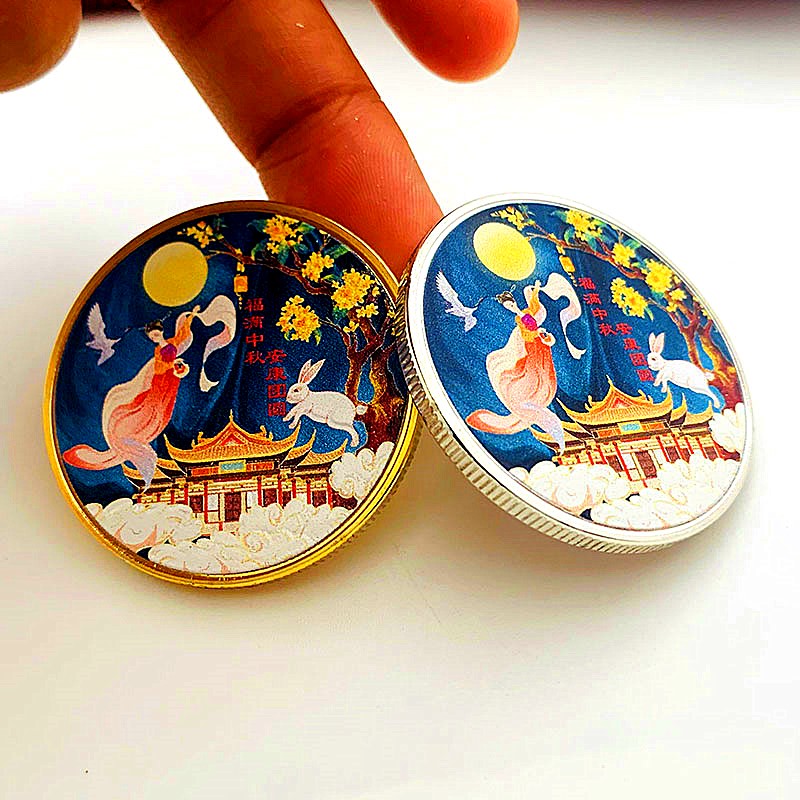 中国中秋嫦娥奔月彩绘镀金纪念章 把玩创意旅游玉兔币福金币硬币