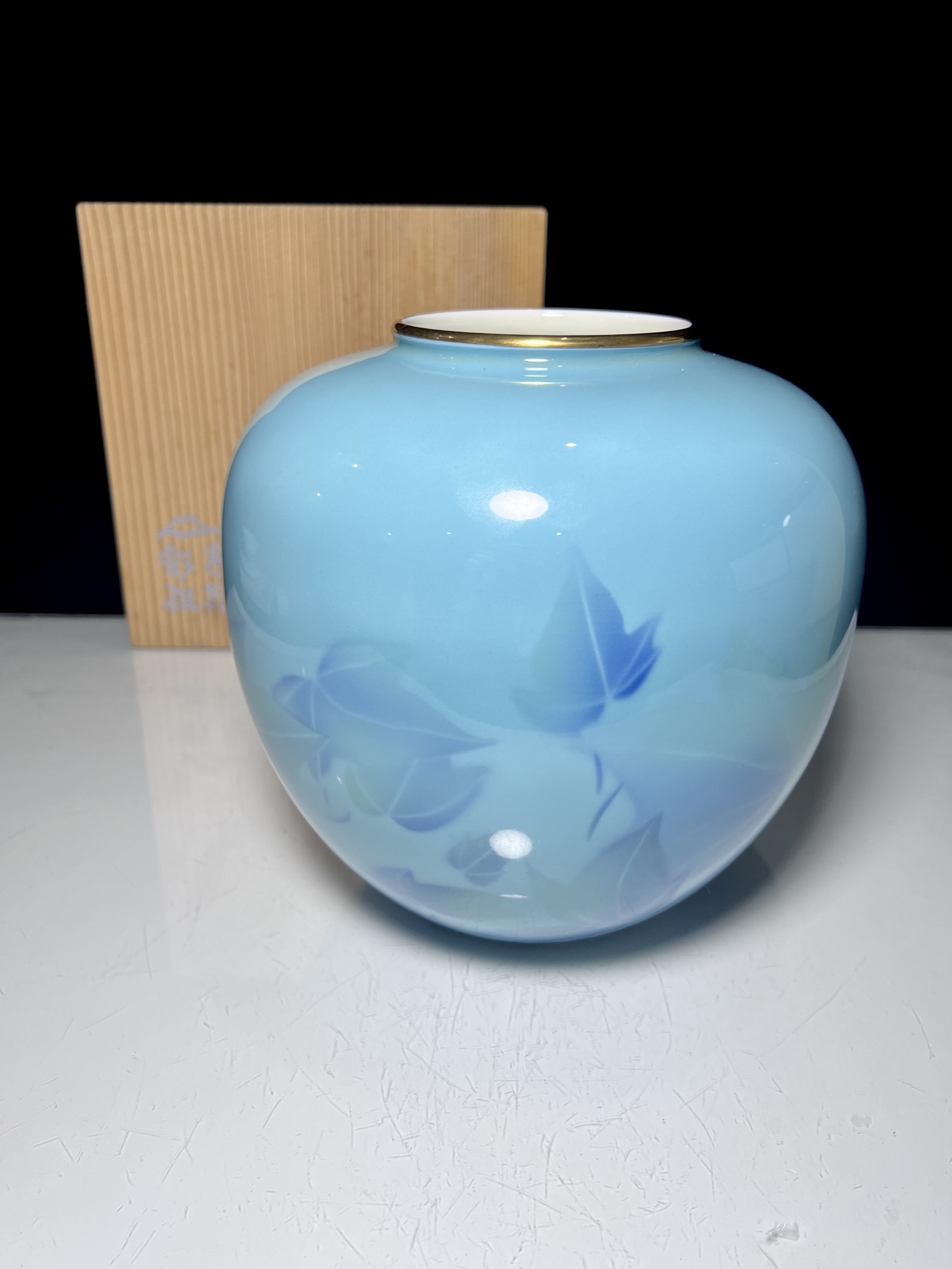 日本回流深川制色绘彩瓷描金花瓶