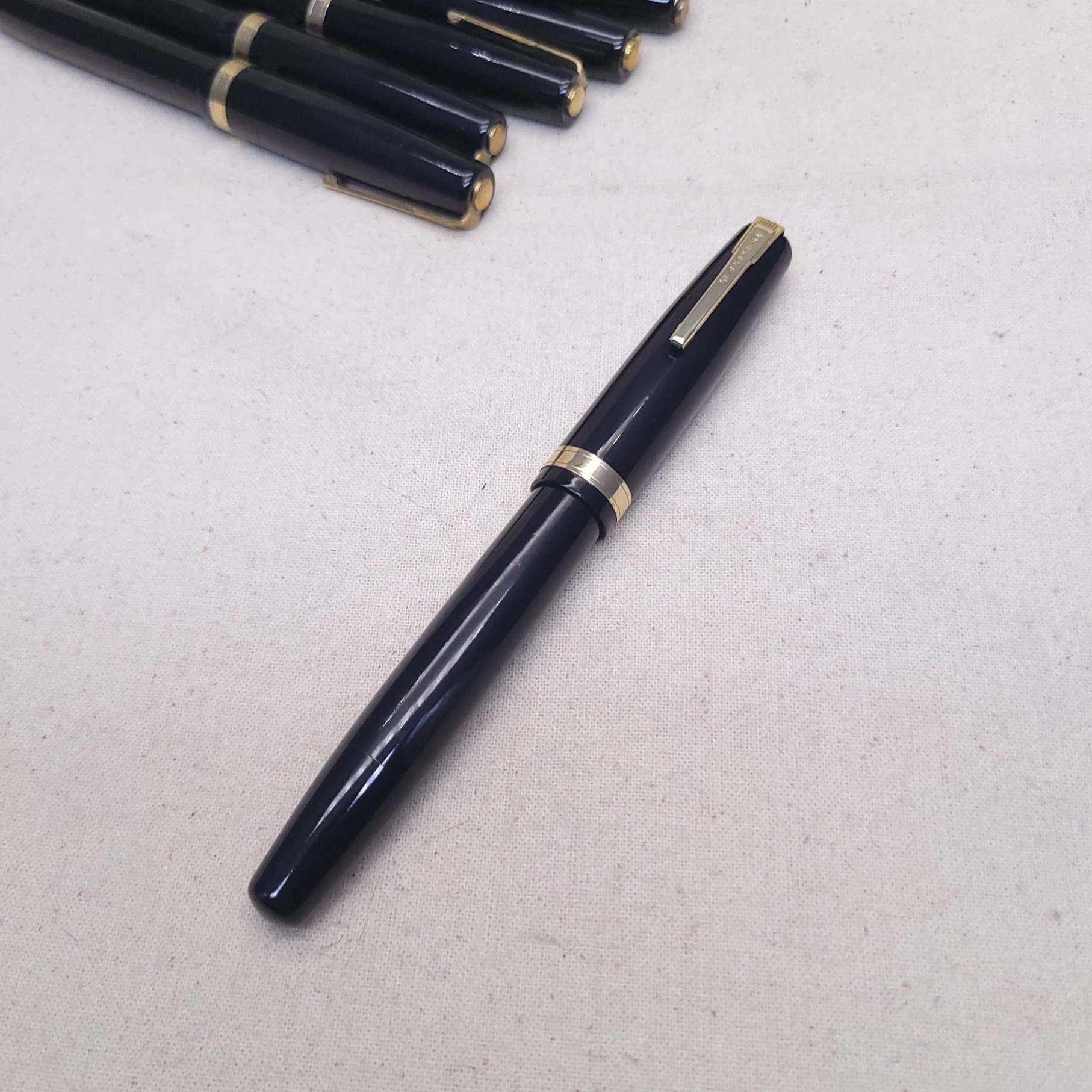 原装日本制造万古厂四十年代制造大漆面硬橡胶钉夹古典滴入式钢笔