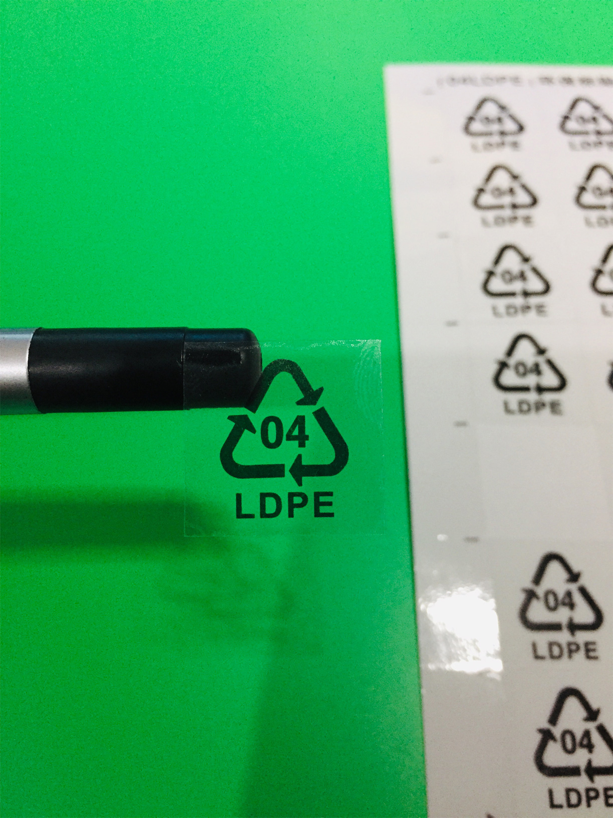 出口用小号04循环标贴OPP袋04LDPE环保回收图标贴纸2340个/30元