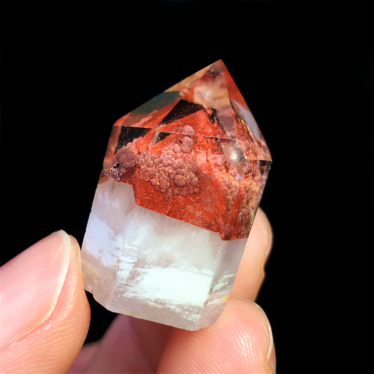 红幽灵水晶原石