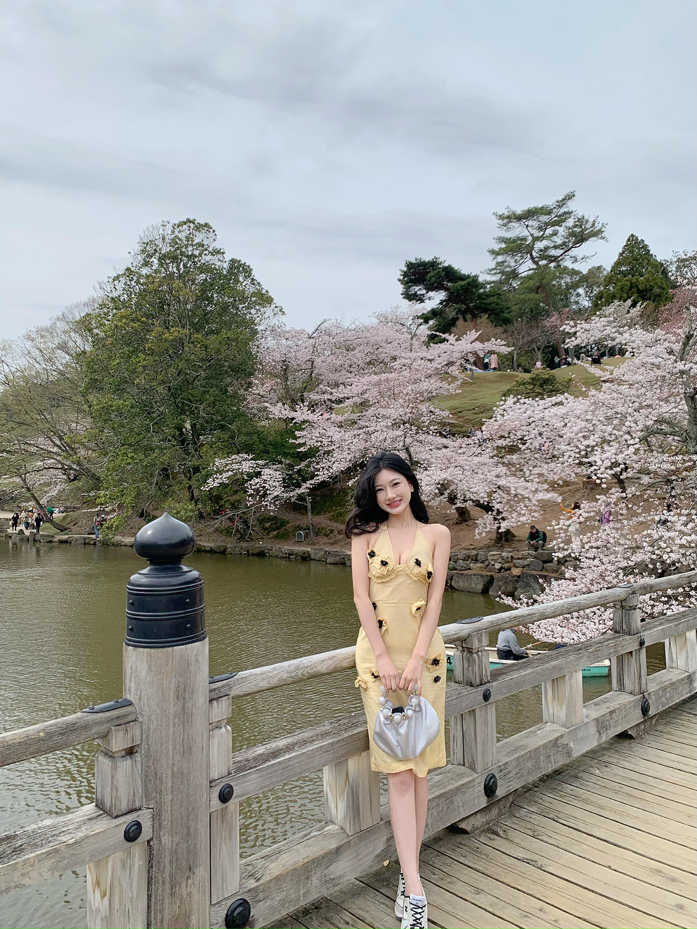 CHENBAIYI樱花树下的浪漫 性感纯欲显白鹅蛋黄刺绣立体花连衣裙