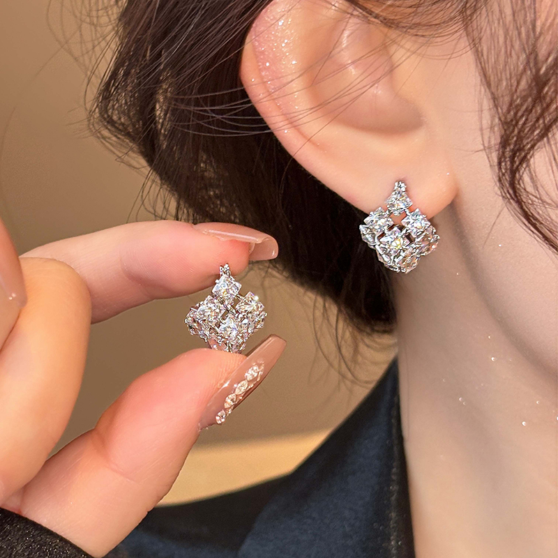 锆石方块耳环女轻奢高级感银耳钉2024年新款爆款小众独特气质耳饰