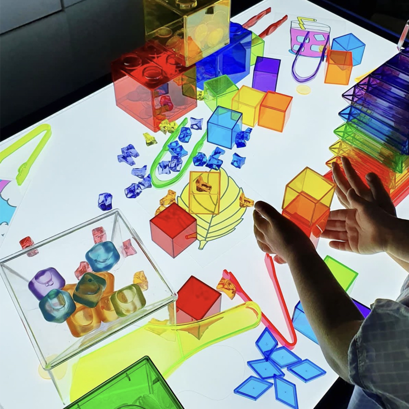 瑞吉欧幼儿园开放性材料光影教具早教玩具透光透明字母数字金字塔