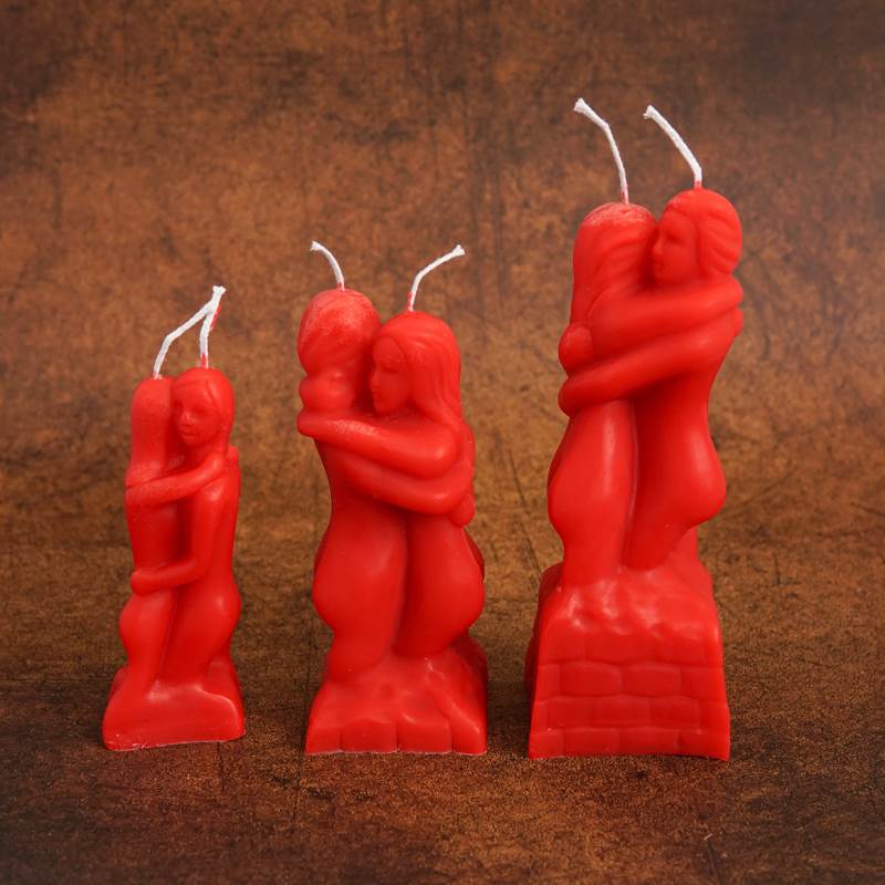 红色黑色面对面背靠背人形蜡烛红色男女拥抱蜡烛手工蜂蜡杆蜡柱蜡