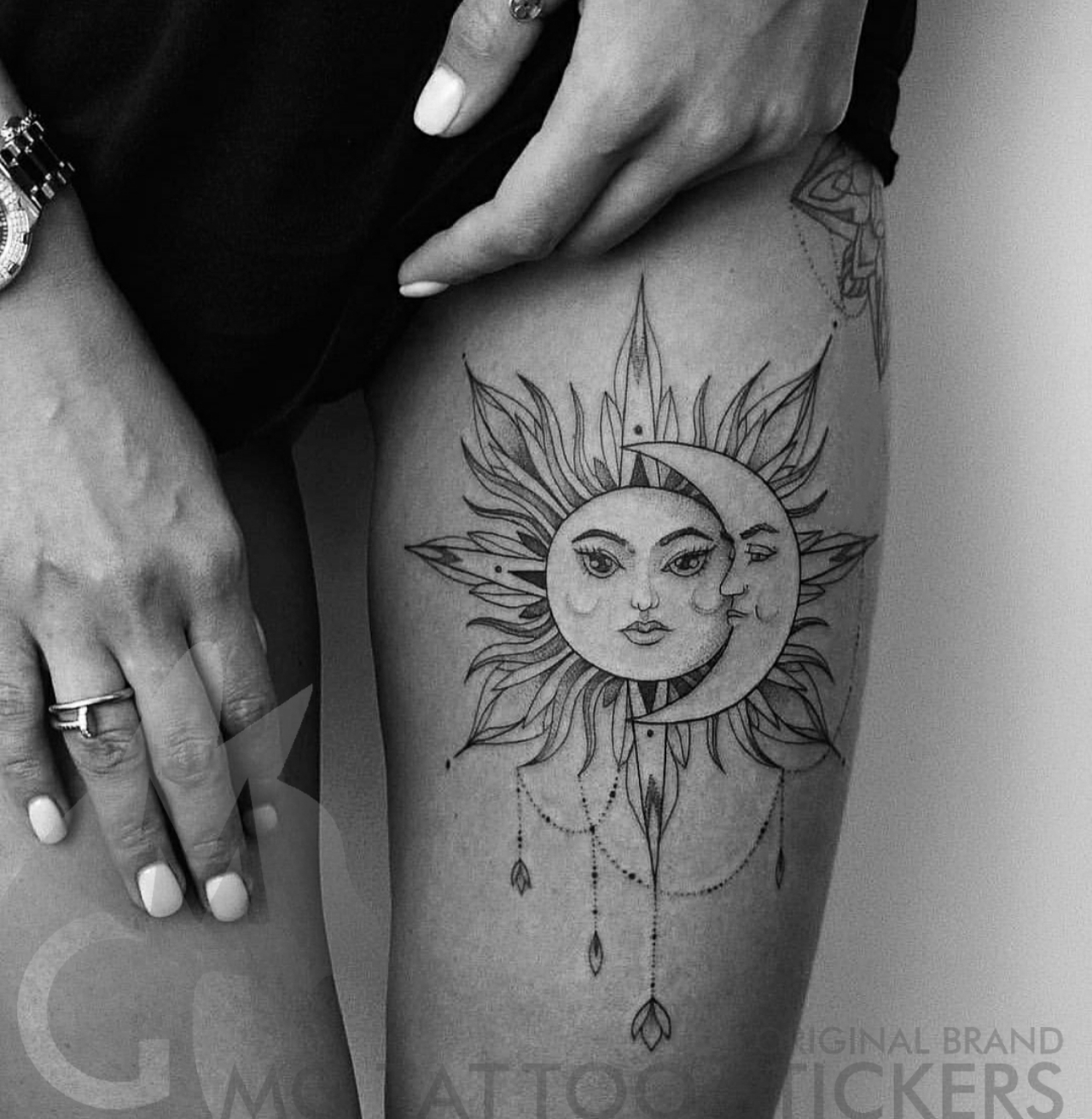 新款一张限时包邮/欧美黑灰太阳月亮唯美小花臂图案纹身贴纸防水