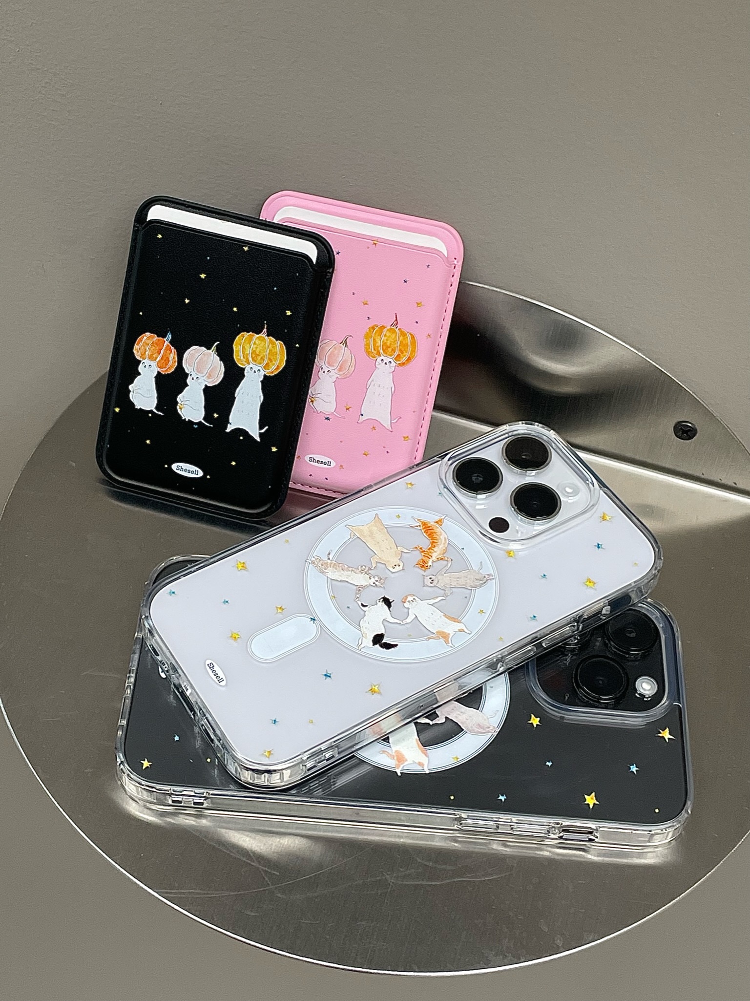 Shesell「猫咪开会」透明磁吸可爱卡通小猫iphone手机壳亚克力背板保护壳苹果充电磁吸卡包