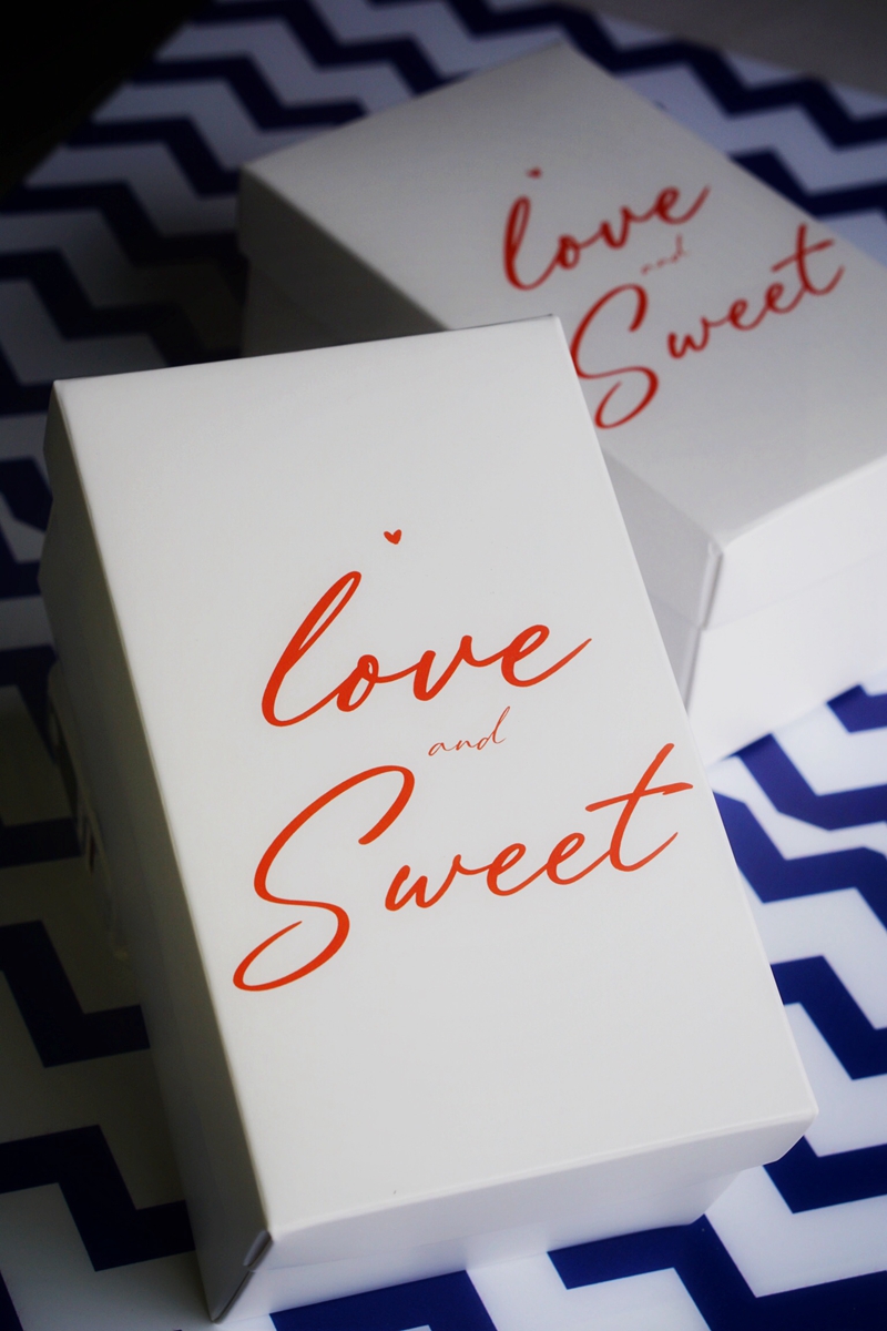 甜蜜蜜  LOVE and SWEET 折叠 纸盒/常温西点盒/白底红字简单礼盒