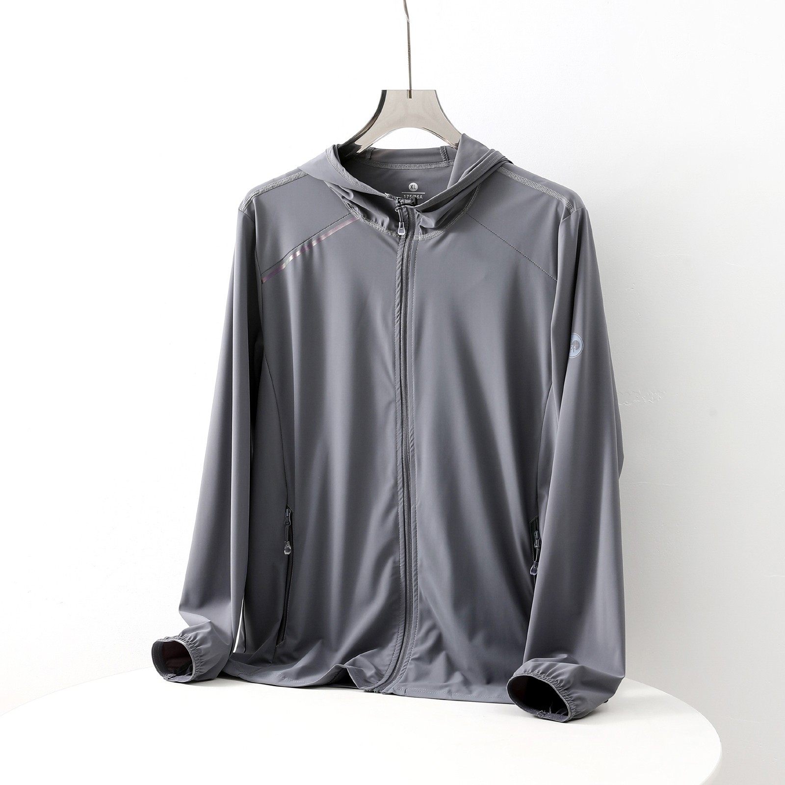 UPF50+轻薄透气 夏季薄款镭射反光条时尚户外冰丝防晒衣男皮肤衣