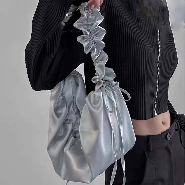 欧琪新款ins百搭褶皱花边抽绳设计大容量单肩斜挎包时尚袋背包女