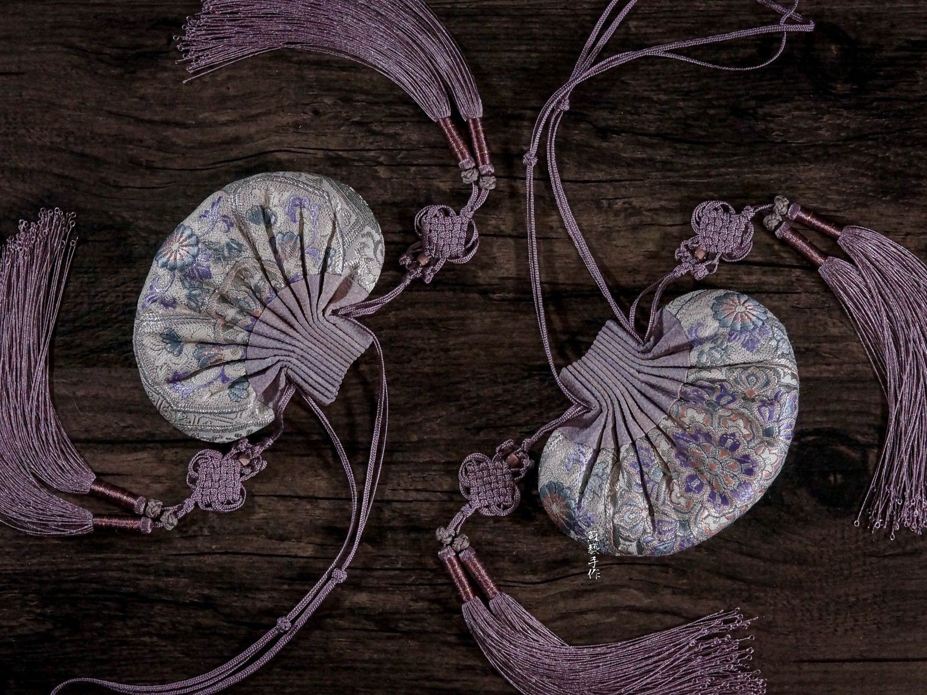 灰紫系正绢西阵织荷包 宝相团花纹古法荷包 手工中国结配回笼须