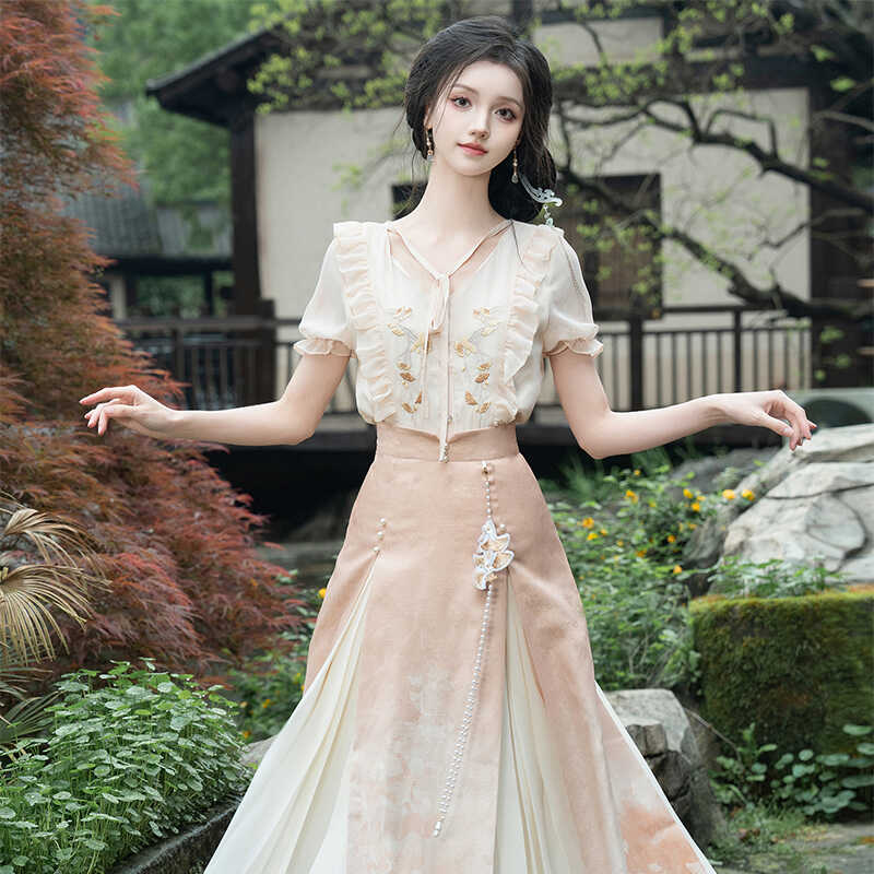 新中式国风日常拼接马面裙套装女夏季荷叶边衬衫三涧半身裙两件套