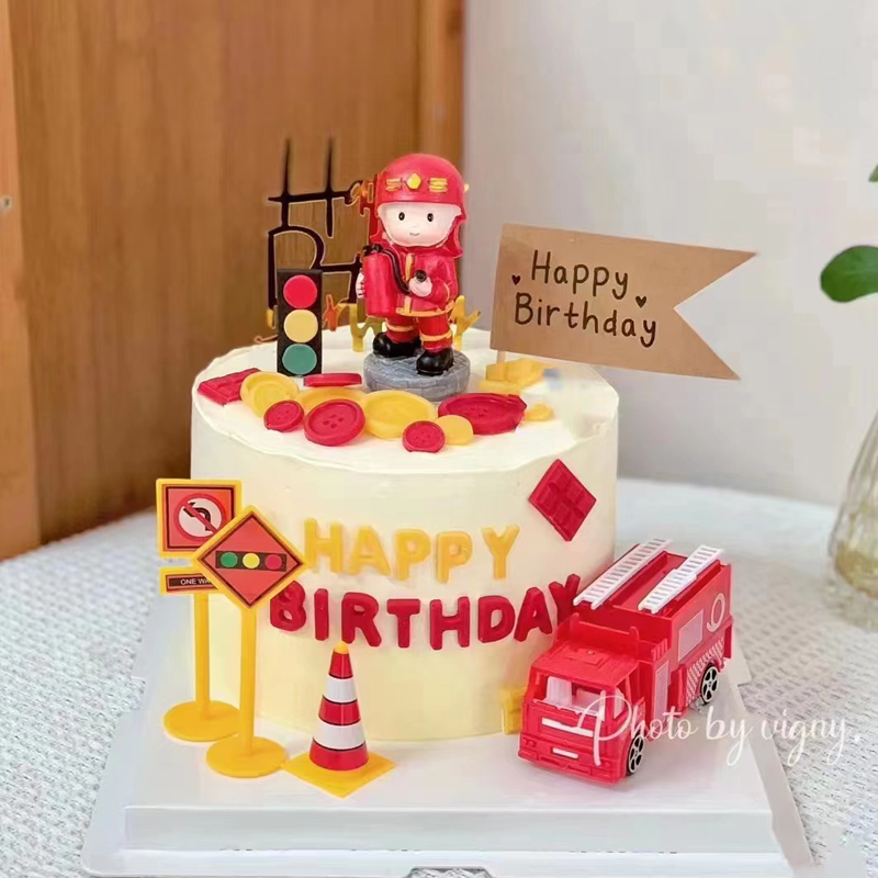 消防员蛋糕装饰摆件消防车灭火器水枪男孩儿童生日烘焙配件插件牌