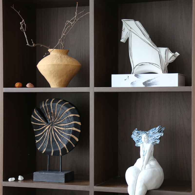 现代新中式侘寂风陶瓷花瓶女人和马雕塑木头摆件酒店样板间装饰品