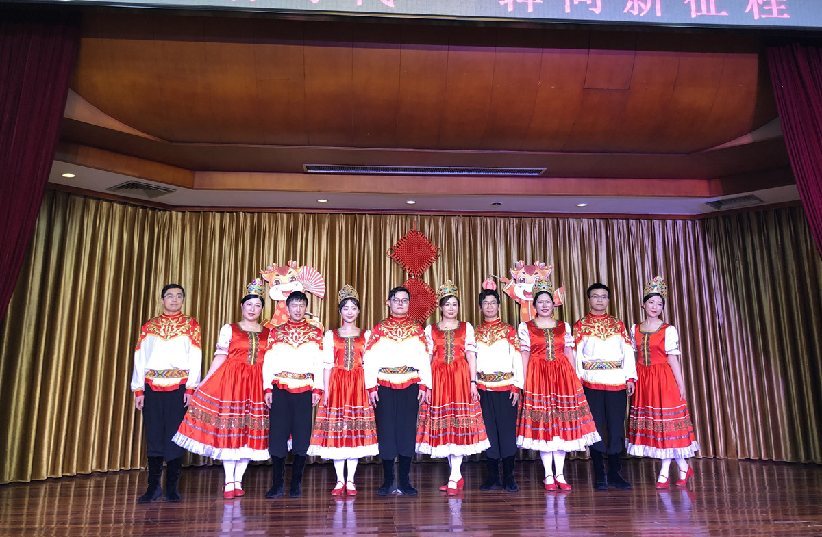 出租俄罗斯民族舞蹈服装男女欧洲宫廷舞台表演开场舞大摆裙北京