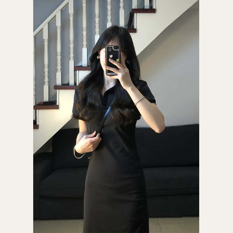 黑色polo连衣裙女夏2023新款小众设计感气质V领开叉收腰显瘦长裙