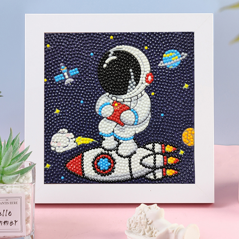宇航员儿童画图片