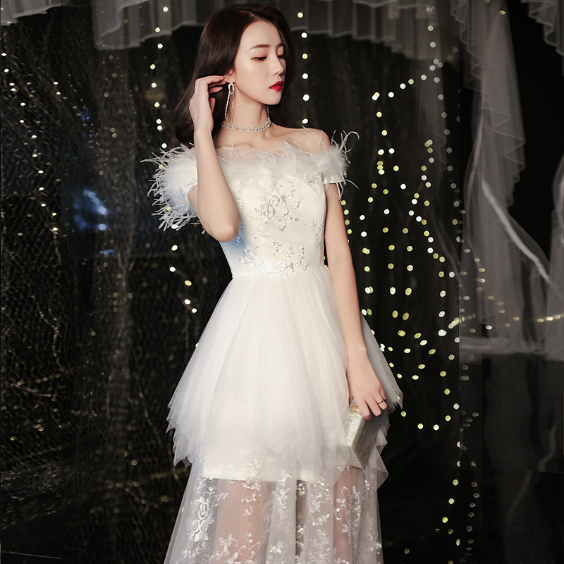 白色晚礼服长裙