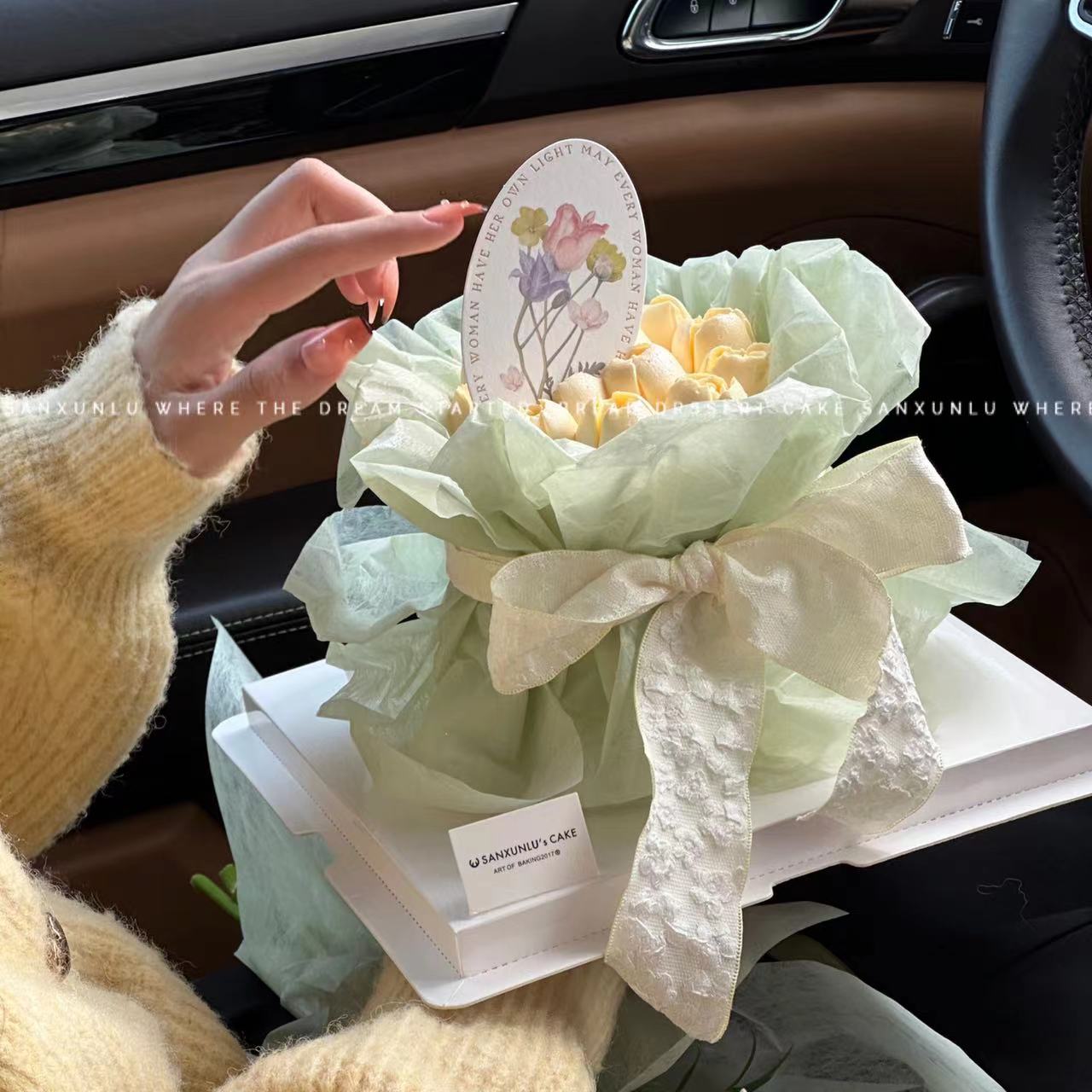 母亲节女神浅绿色雪梨包装纸花束蛋糕装饰母亲节郁金香烘焙插件