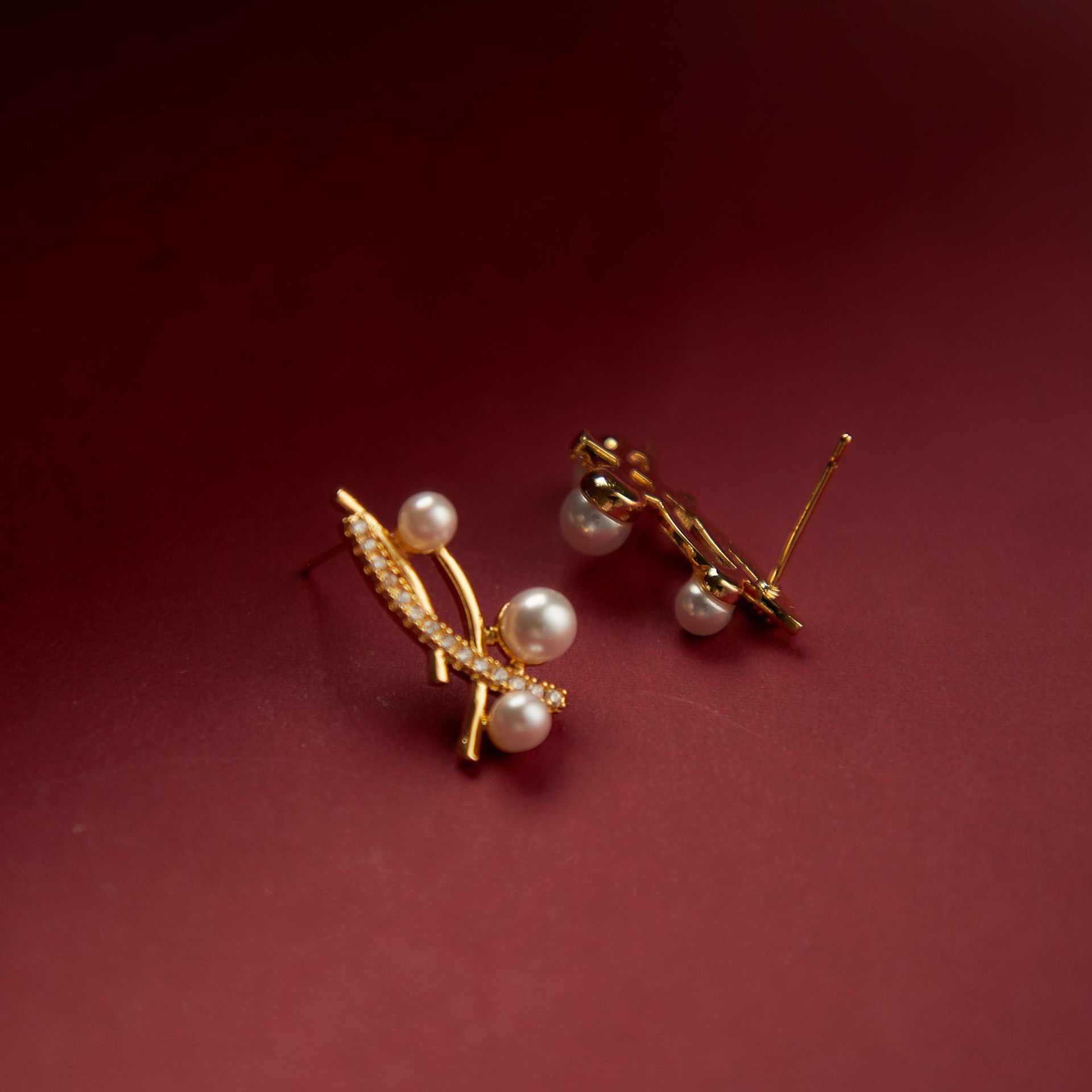 【蒂凡尼】法式复古轻奢高级包金设计感微镶珍珠耳钉/蚊香盘耳夹