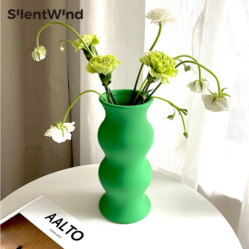 意式中古风孟菲斯扭扭花瓶 绿色陶瓷哑光高颜值现代家居软装摆件