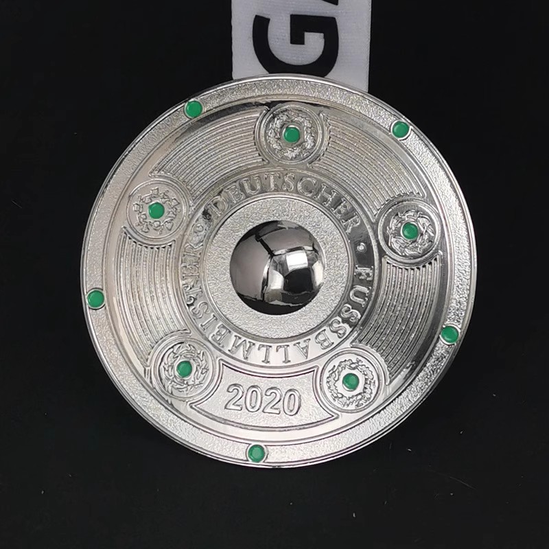 拜仁慕尼黑队2023德甲冠军沙拉盘奖牌周边送足球迷收藏纪念品挂牌
